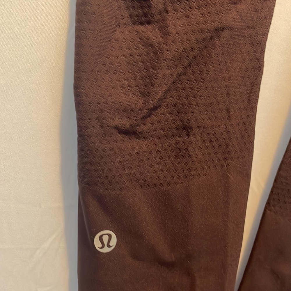 Excellent Condition Lululemon Dark Red Wine In Focus Tight Run Leggings Size 4 - Picture 10 of 12